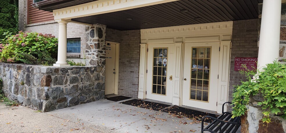 More Photos Of 687 Straits Tpke, Middlebury Medical For Lease