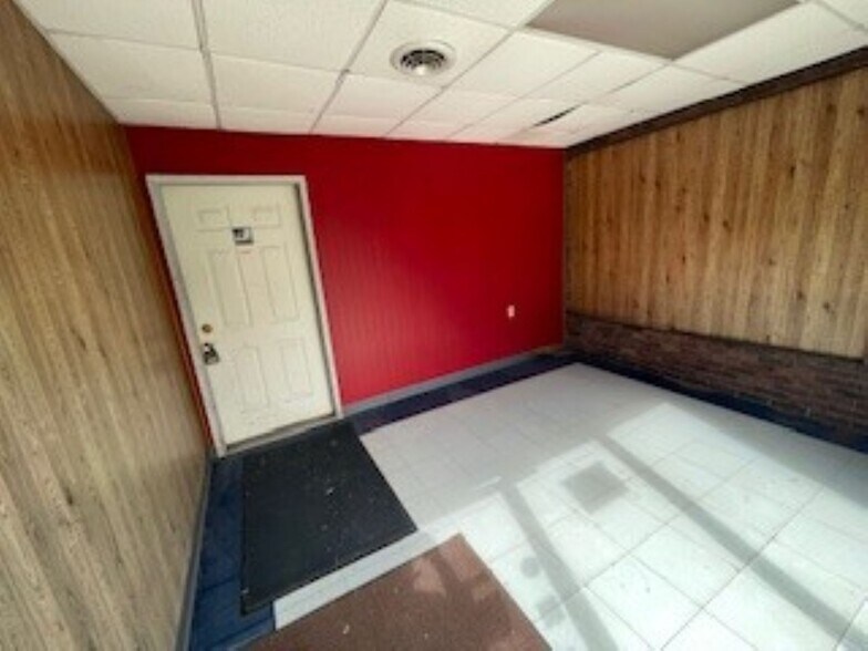 More Photos Of 1600 N Main St, Georgetown Industrial For Sale