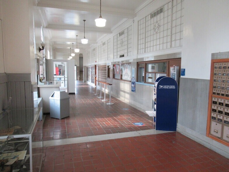 More Photos Of 34 A St NE, Miami Post Office For Lease