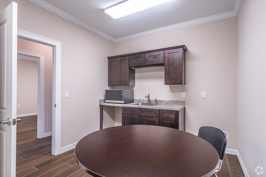 More Photos Of 2743 Smith Ranch Rd, Pearland Medical For Sale