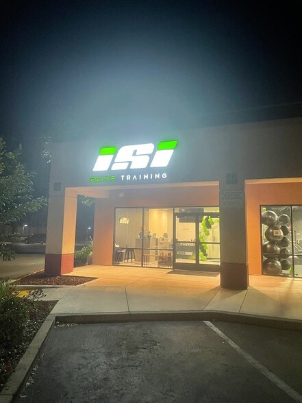 More Photos Of 1007 E Bidwell St, Folsom Storefront For Lease