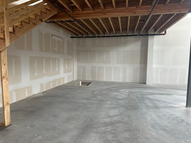 More Photos Of 1009 RM-620, Lakeway Specialty For Sale