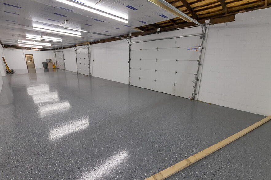 More Photos Of 925 Virginia St, Shelbyville Warehouse For Lease