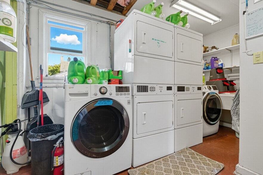 More Photos Of 615 S Main St, Colfax Hotel For Sale