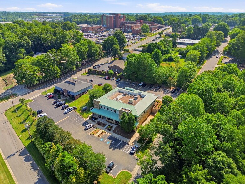 Primary Photo Of 701-707 Bryant St, Statesville Medical For Sale