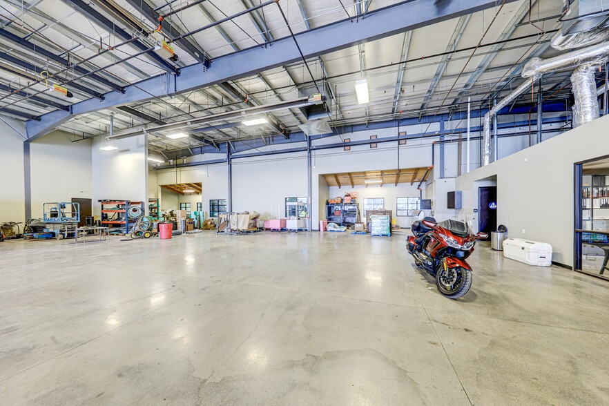 More Photos Of 19227 Flightpath Way, Bakersfield Industrial For Lease