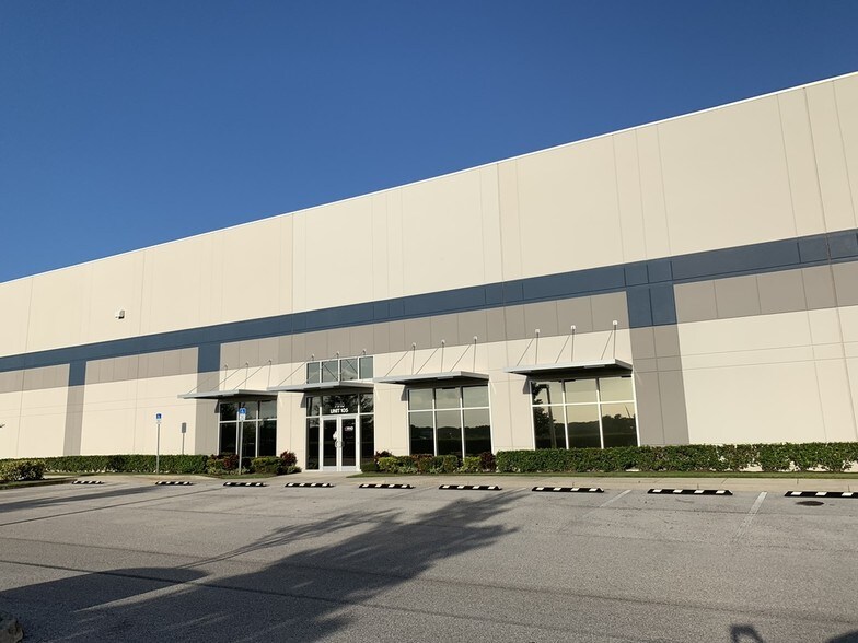 More Photos Of 7910 25th Ct E, Sarasota Warehouse For Lease