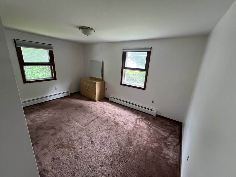 More Photos Of 83 Pershing Ave, South Kingstown Flex For Lease