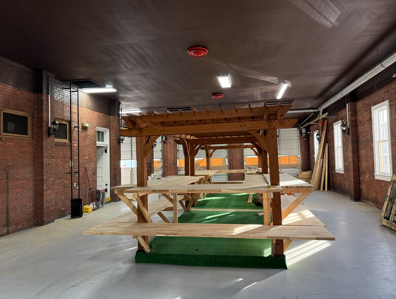 More Photos Of 6 W Henry St, Savannah Freestanding For Sale