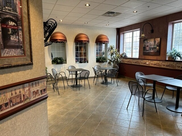 More Photos Of 912 Northwest Hwy, Fox River Grove Medical For Lease