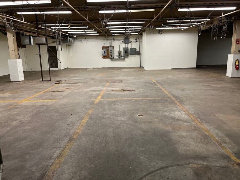 More Photos Of 1 Testa Pl, Norwalk Warehouse For Lease