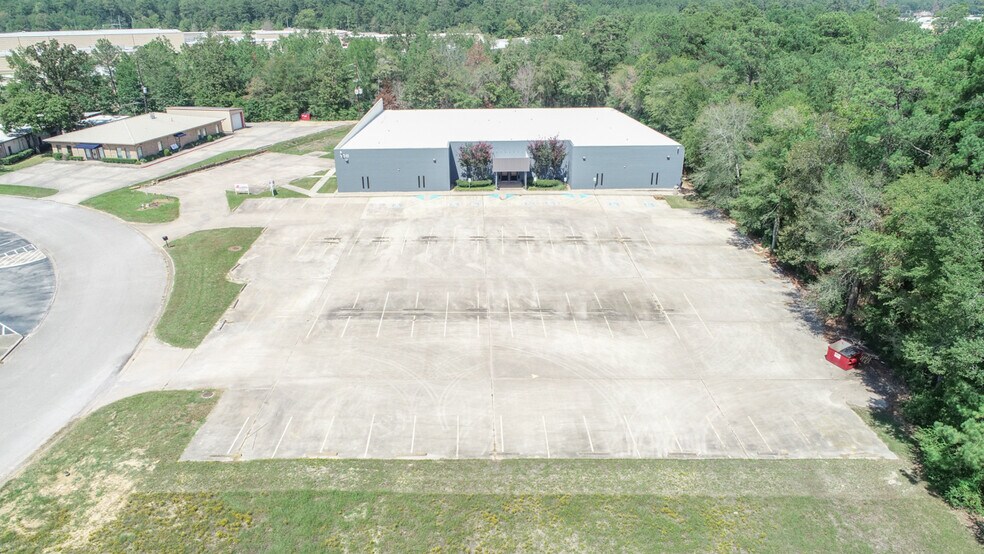 More Photos Of 108 Commercial Cir, Conroe Office Residential For Lease