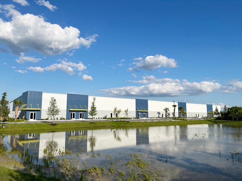 More Photos Of 28261 Woodlawn Dr, Punta Gorda Warehouse For Lease