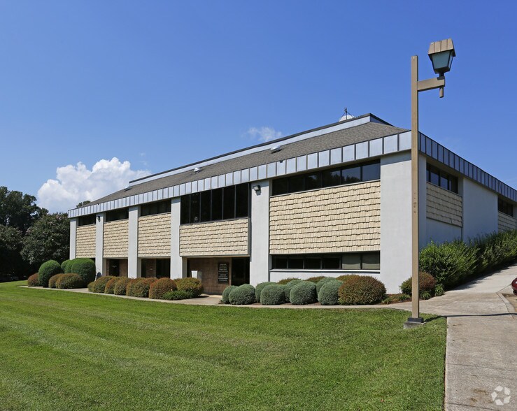 More Photos Of 231 13th Avenue Pl NW, Hickory Medical For Sale