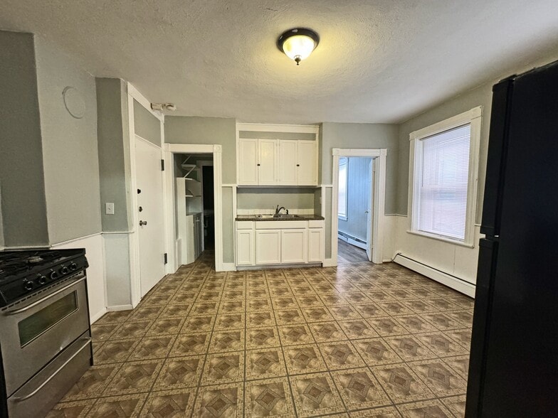 More Photos Of 266 High St, New Britain Apartments For Sale