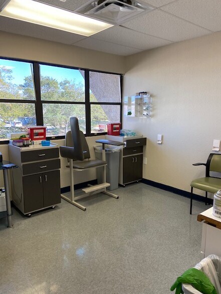 More Photos Of 2650 Bahia Vista St, Sarasota Medical For Sale