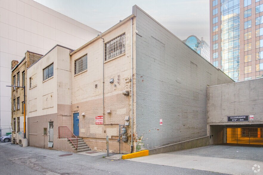 More Photos Of 569-571 Howe St, Vancouver Storefront Retail Office For Lease