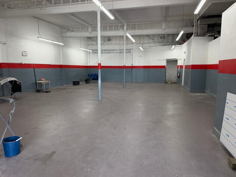 More Photos Of 2760 NW 36 St & 2825 NW 35 ST st, Miami Flex For Lease