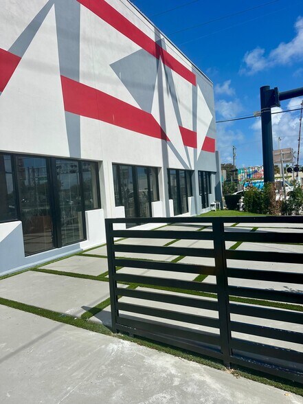 More Photos Of 9 Dixie hwy, Hallandale Beach Freestanding For Lease