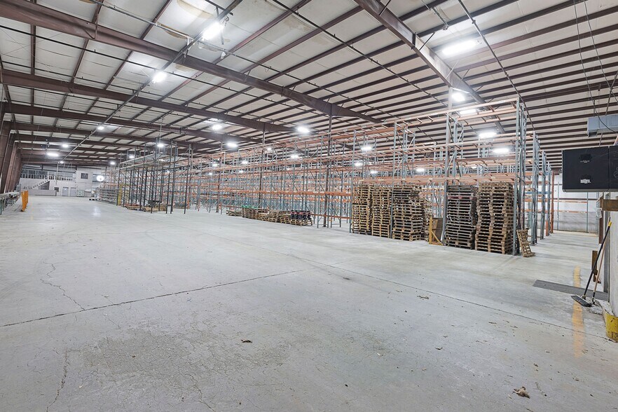 More Photos Of 454 Swanson Dr, Dresden Industrial For Lease