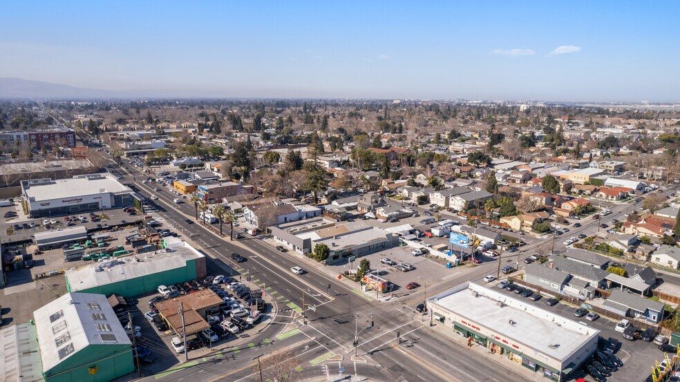 More Photos Of 1101-1105 W San Carlos St, San Jose Freestanding For Lease
