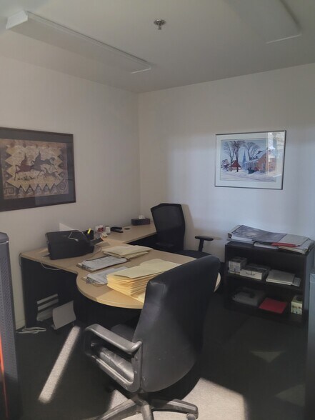 More Photos Of 10 Rue Gaston-Dumoulin, Blainville Light Distribution For Lease