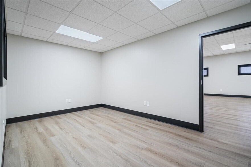 More Photos Of 1415 Shelby St, Indianapolis Office For Sale