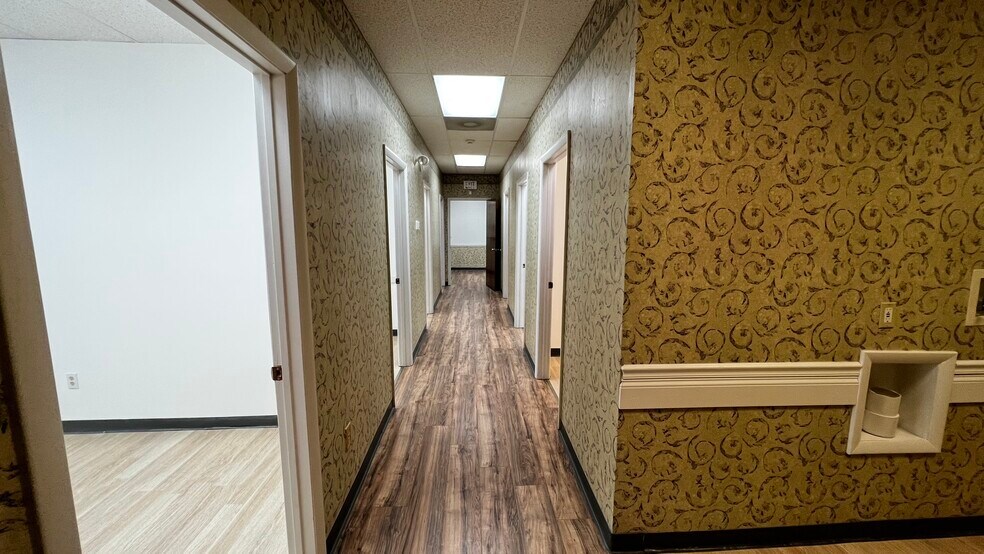 More Photos Of 25 S Broad St, Nazareth Medical For Lease