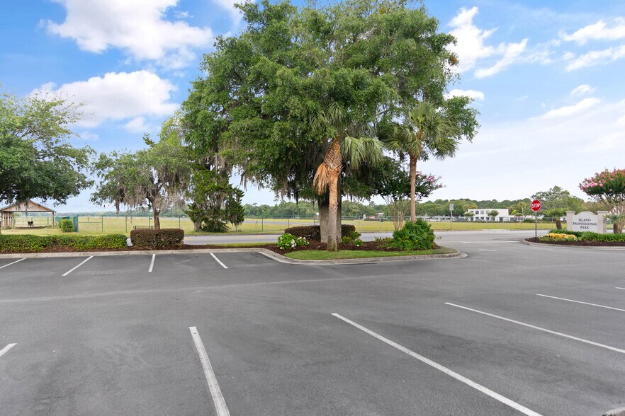 More Photos Of 100-126 Island Professional Park, Saint Simons Island Office For Sale