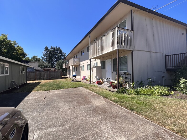 More Photos Of 271 Clay St E, Monmouth Apartments For Sale