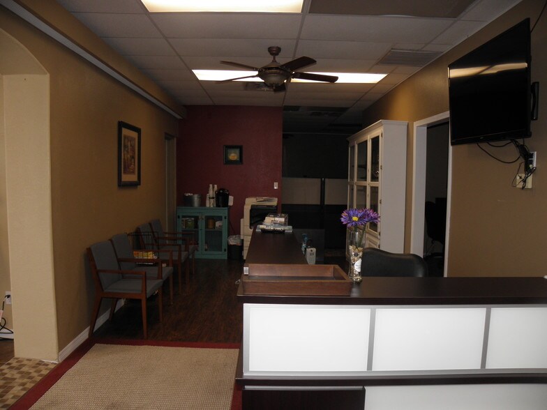 More Photos Of 1209 W Cherokee St, Wagoner Medical For Sale