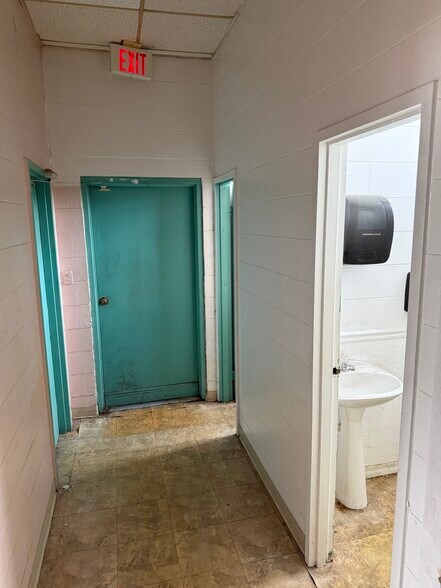 More Photos Of 8485 S US Highway 17/92, Casselberry Storefront Retail Office For Lease