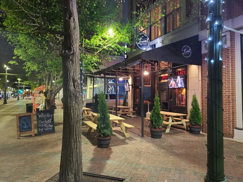 More Photos Of 95 S Main St, Memphis Storefront Retail Office For Sale