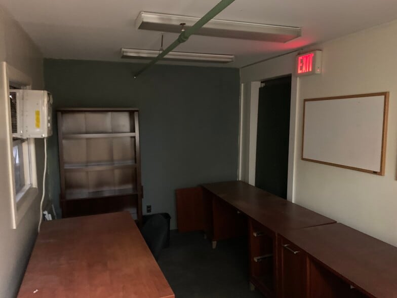 More Photos Of 2501-2515 Newbold Ave, Bronx Warehouse For Lease