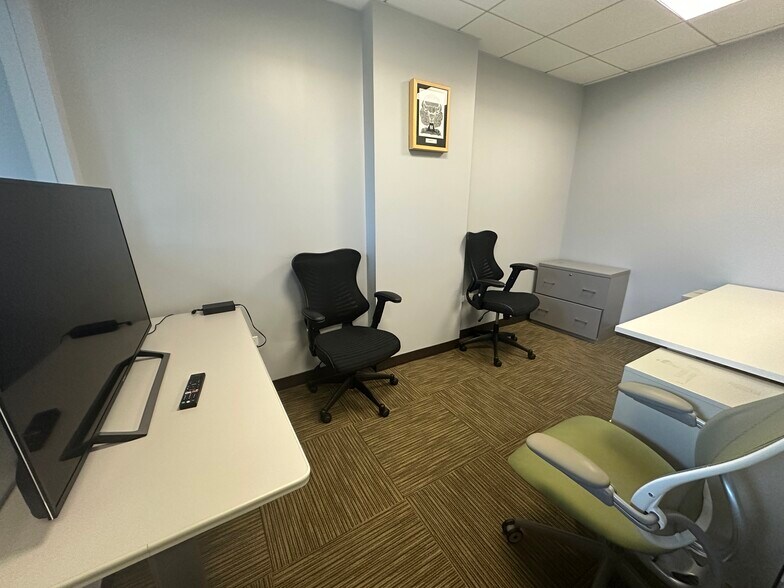 More Photos Of 111 N Wabash Ave, Chicago Office For Lease