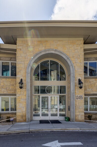 More Photos Of 12455 Ridgedale Dr, Minnetonka Office For Lease