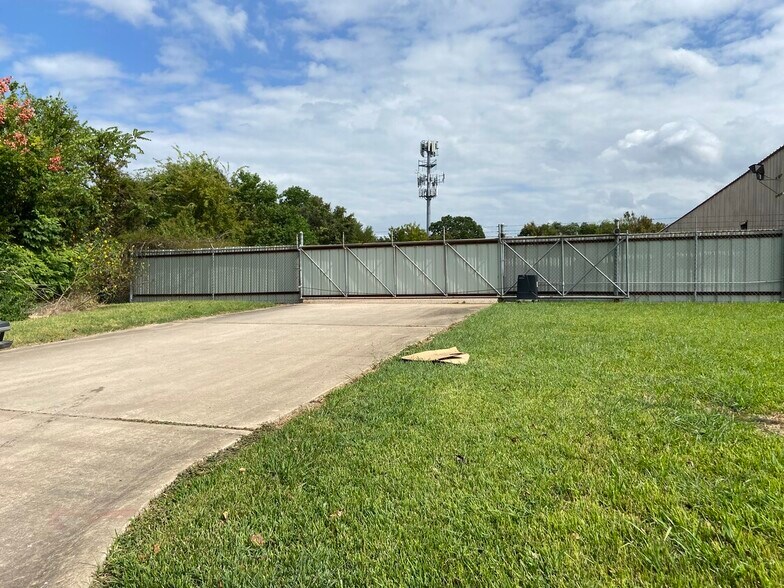 More Photos Of 7103 Baneway Dr, Houston Land For Lease