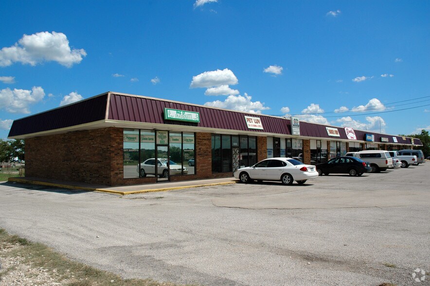 More Photos Of 800 N Crowley Rd, Crowley Storefront For Sale
