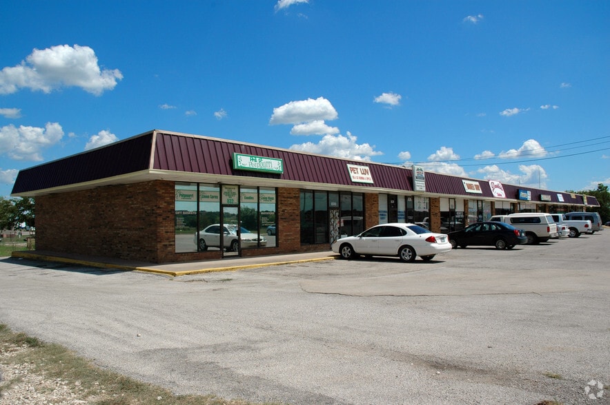 More Photos Of 800 N Crowley Rd, Crowley Storefront For Sale