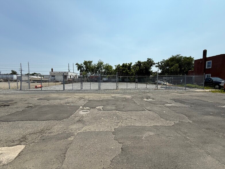 More Photos Of 914 Sylvan St, Camden Land For Lease