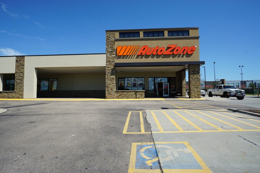 More Photos Of 5400-5450 S 56th St, Lincoln Supermarket For Lease