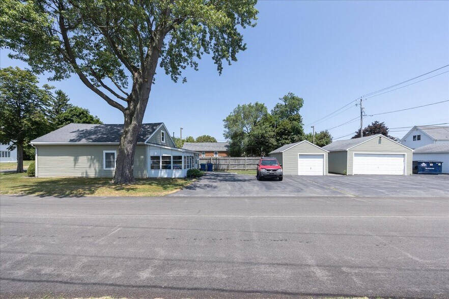 More Photos Of 7158 Transit Rd, Buffalo Freestanding For Sale