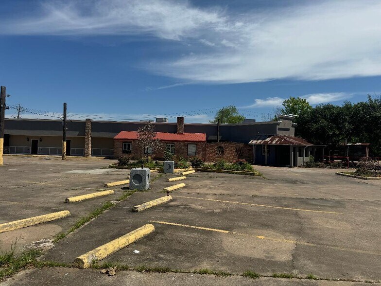 More Photos Of 6915 Spencer Hwy, Pasadena Restaurant For Lease