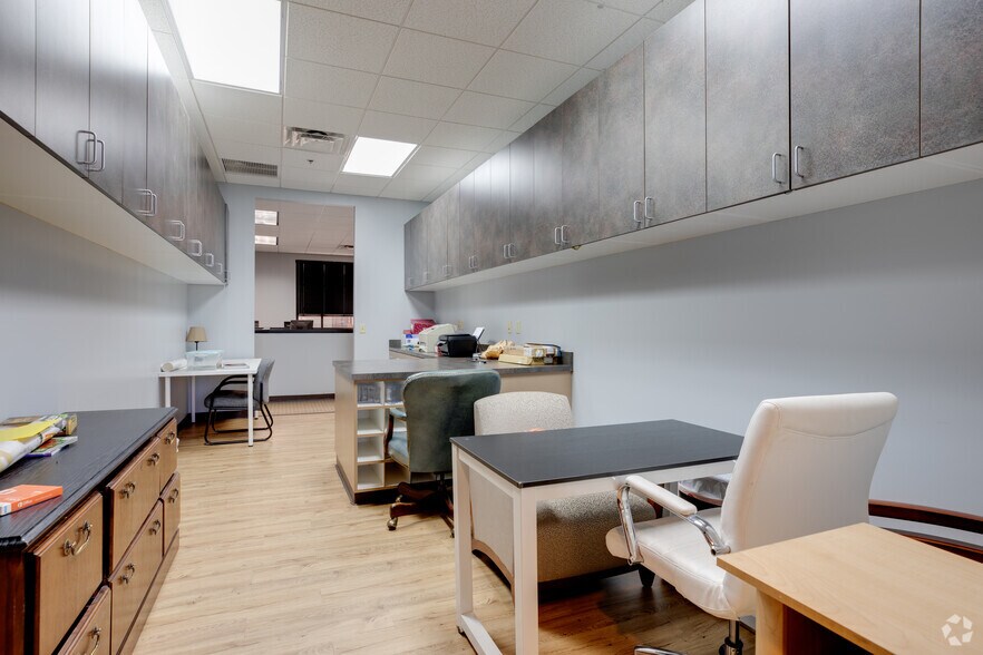 More Photos Of 8165 E Indian Bend Rd, Scottsdale Medical For Lease