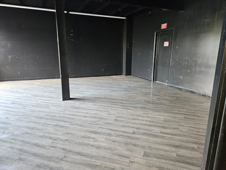 More Photos Of 2608 Kilburn Ave, Rockford General Retail For Lease