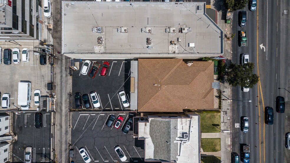 More Photos Of 809-811 S Vermont Ave, Los Angeles General Retail For Sale