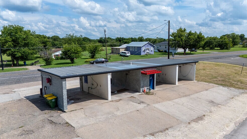 More Photos Of 617 N Ellis St, Groesbeck Carwash For Sale
