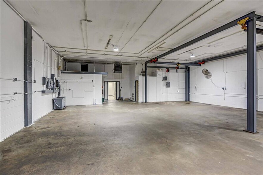 More Photos Of 1020 E Eldorado St, Decatur Service For Sale