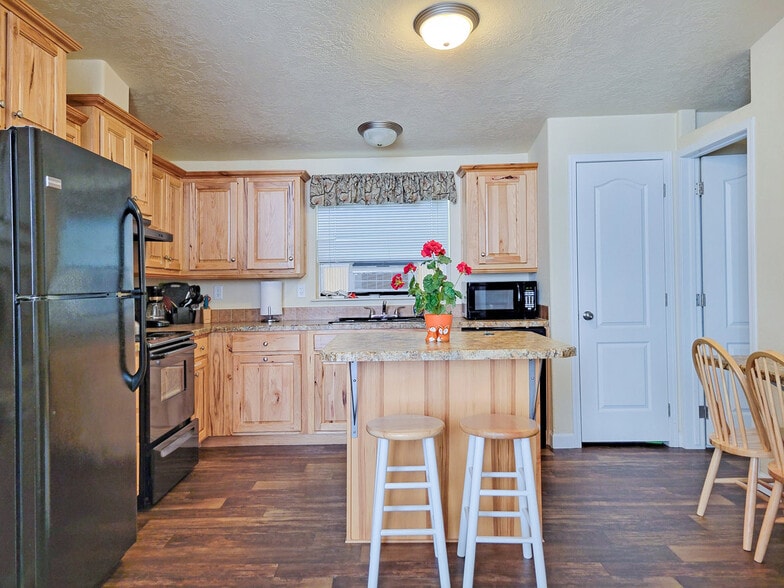 More Photos Of 225 N Geyser St, West Yellowstone Hotel For Sale