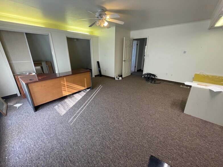 More Photos Of 5205 County Road 171, Wildwood Office For Sale